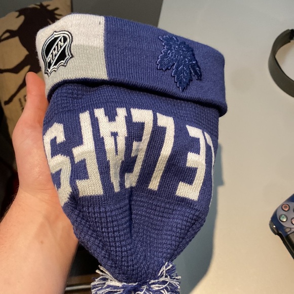 Leafs Hat - Picture 3 of 3